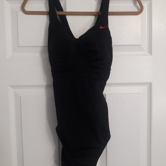 Two one piece swimsuits - Picture 2 of 2